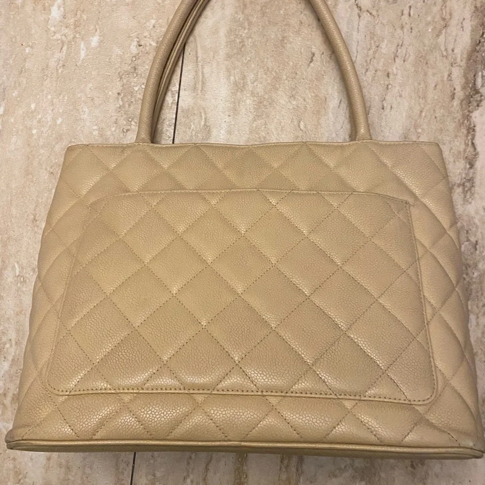 CHANEL Beige Authentic Vintage Caviar Medallion CC Tote-EUC with COA - Picture 3 of 16
